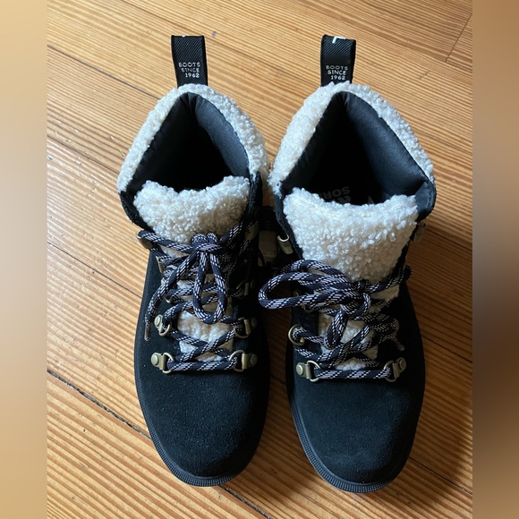NWT Sorel Hi-Line Lace-Up Cozy Hiker Booties in Black and Tawny Buff Sz 5.🌻 - Picture 12 of 13